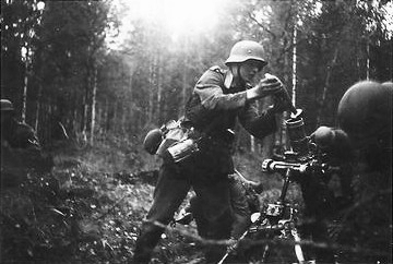 German 8 cm Granatwerfer 34 mortar crew, date unknown