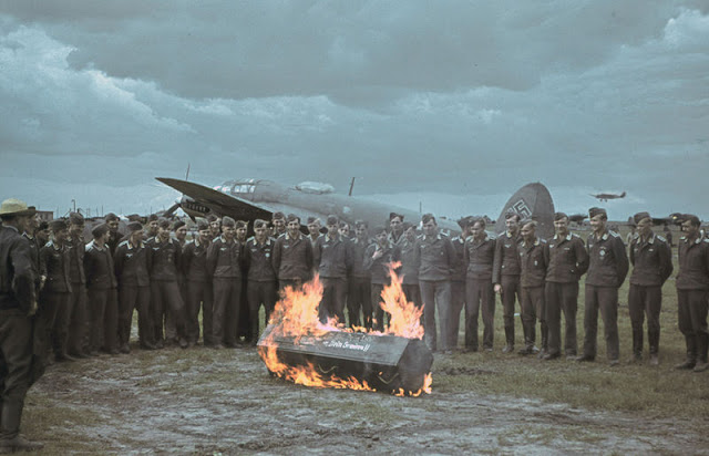 Funeral of a German airman, Kharkov, Ukraine, Oct-Nov 1941, photo 3 of 3