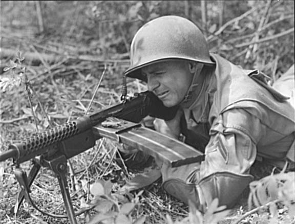 US Marine with Johnson M1941 light machine gun, date unknown