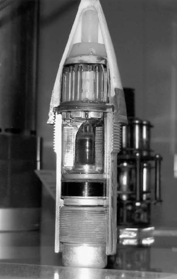 Cutaway of a Mark 53 VT Radio Proximity anti-aircraft fuze showing, top to bottom, the radio transmitter/receiver, miniaturized electronics, power cell, explosive trigger safeties, and triggering charge.