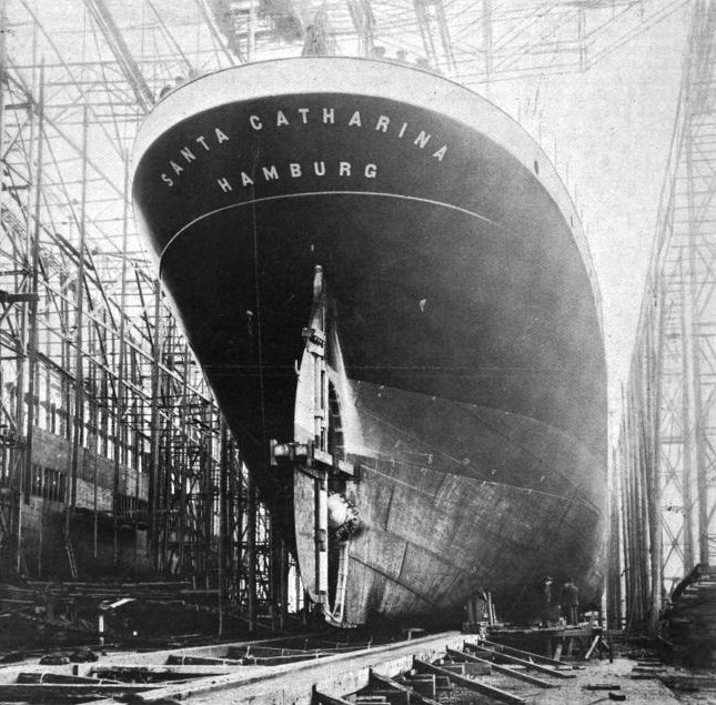 Passenger ship Santa Catharina for the company Hamburg Südamerikanische Dampfschifffahrts-Gesellschaft under construction in a slipway, Tecklenborg shipyard, Bremerhaven, Germany, 1907