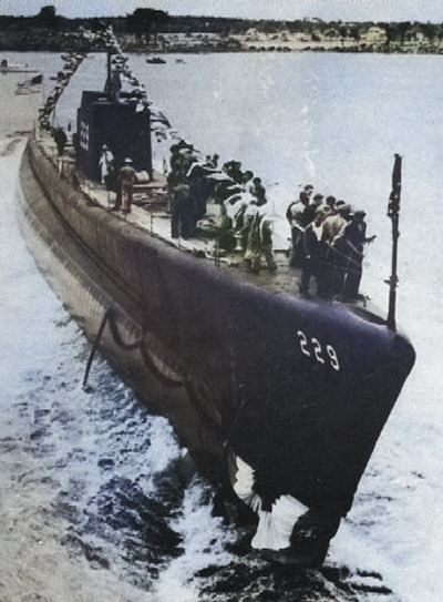 Launching of submarine Flying Fish, Portsmouth Naval Shipyard, Kittery, Maine, United States, 9 Jul 1941, photo 2 of 2 [Colorized by WW2DB]