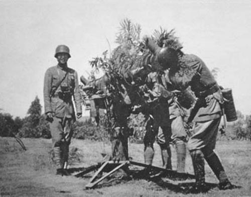 Chinese troops using a camouflaged rangefinder in Shanghai, China, 1937