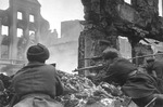 Soviet troops fighting in Königsberg, East Prussia, Germany, Apr 1945