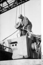 Repairing a Tiger I heavy tank, Russia, 21 Jun 1943, photo 02 of 21