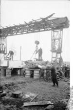 Repairing a Tiger I heavy tank, Russia, Jan-Feb 1944, photo 04 of 16