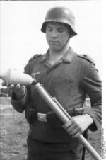 German Luftwaffe soldier with Panzerfaust 30 klein, Russia, 1944, photo 1 of 4