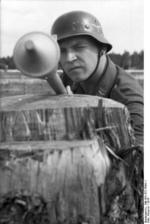 German Luftwaffe soldier with Panzerfaust 30 klein, Russia, 1944, photo 3 of 4