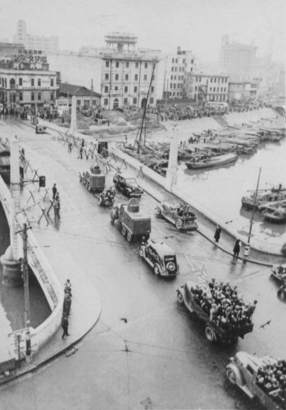 Japanese troops entering the Shanghai International Settlement, China, 8 Dec 1941