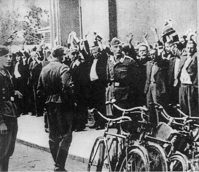 German troops rounding up Polish civilians, Bydgoszcz or Warsaw, Poland, 1942