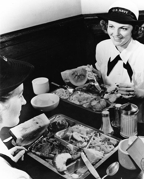 WAVES enlisted personnel eating a meal in the United States, 22 Sep 1943