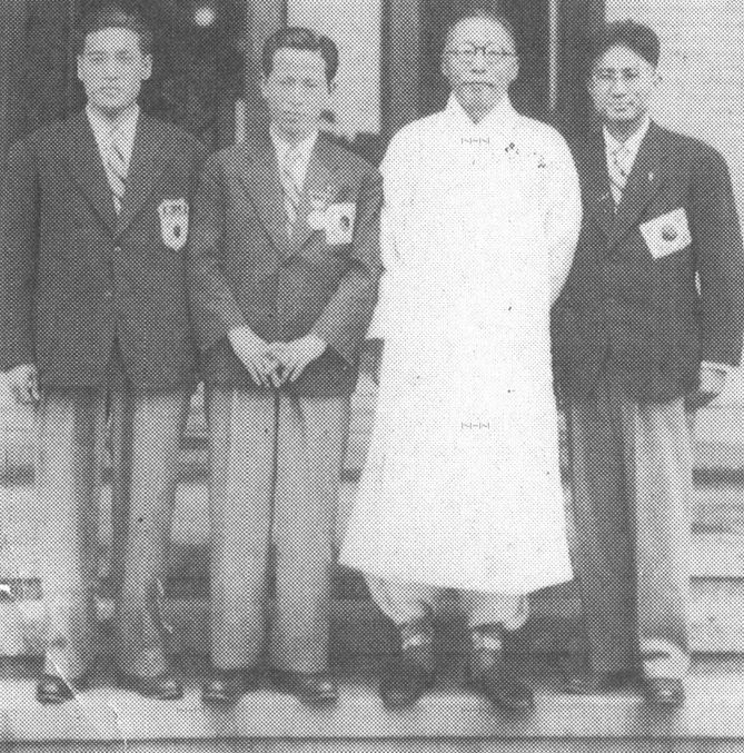 Kim Gu with Korean Boston Marathon participants, 1947; note Suh Yunbok, winner of the marathon, next to Kim