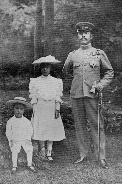 Portrait of Prince Kotohito with Princess Yukiko and Prince Haruhito, 1905