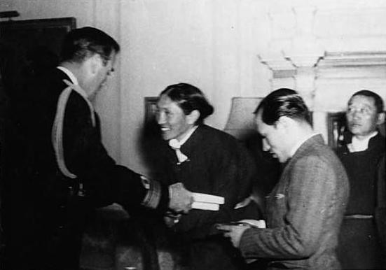 Viceroy of India Louis Mountbatten meeting with Tibetan politician Tsepon Shakabpa in India, 1948; note translator Kuladharma Ratna (gray suit) and member of Tibetan Trade Mission Pomdawa Lozang Yarpel (background)