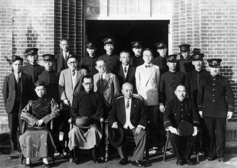 Xie Jieshi touring a prison in Shinchiku (now Hsinchu), Taiwan, 1935