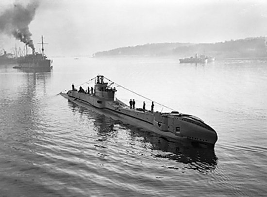 HMS Thunderbolt in a harbor, circa late 1940