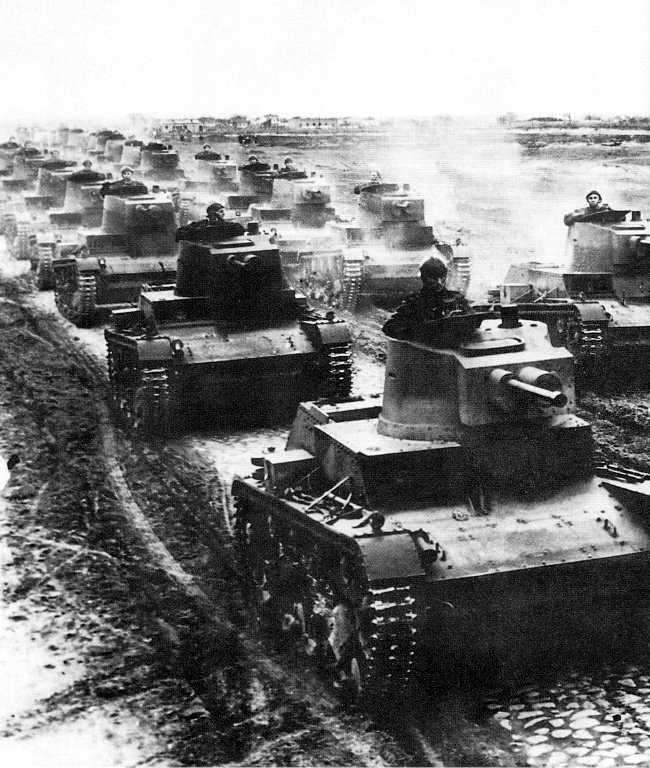 Single turret 7TP light tanks during an exercise, Poland, circa 1935-1938