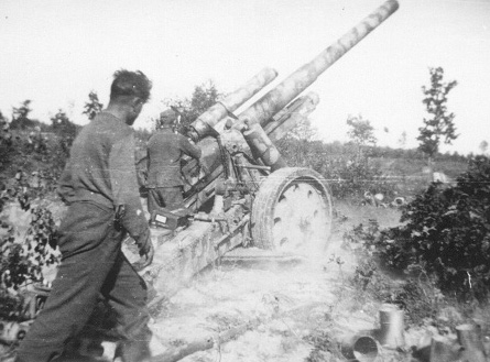 German 15 cm sFH 18 heavy field artillery in action, Eastern Europe, 1940s