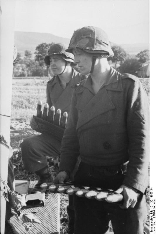 Crew of a German 3.7 cm Flakzwilling 43 anti-aircraft mount, northern France, Jul-Sep 1943, photo 3 of 3