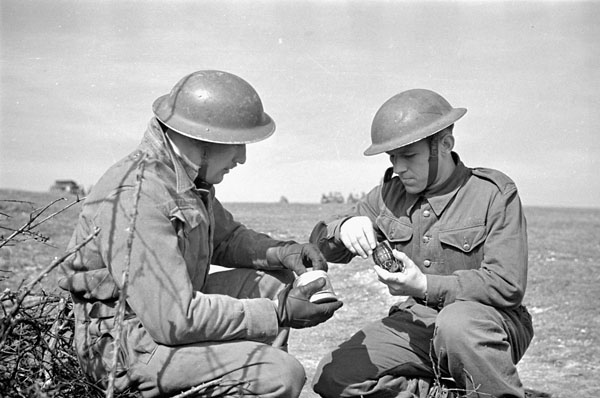 Canadian soldiers of the Edmonton Regiment priming the No. 36 grenades in Shoreham, England, United Kingdom, 26 Mar 1942