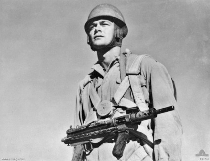 Australian paratrooper at the Parachute Battalion Training Centre with Austen Mk 1 submachine gun, date unknown